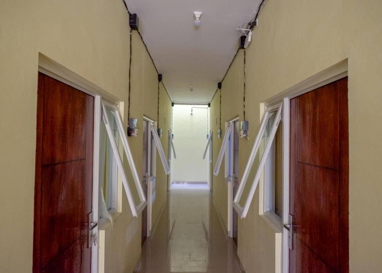 Готель Koolkost Syariah Near Transmart Banyumanik Semarang Srondolwetan Екстер'єр фото
